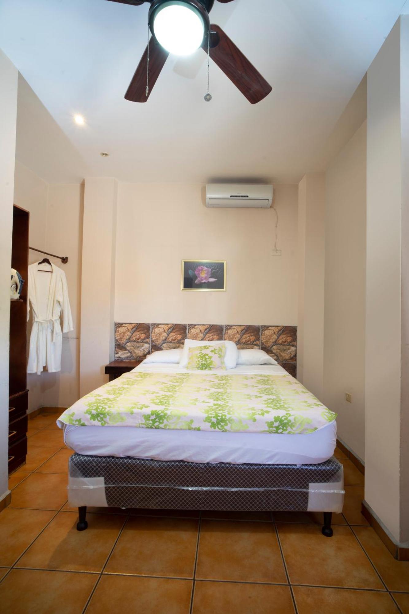 Apart Hotel La Trejo 圣佩德罗苏拉 外观 照片